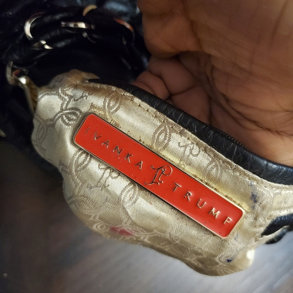 Ivanka trump hobo quilted bag. - Picture 4 of 4